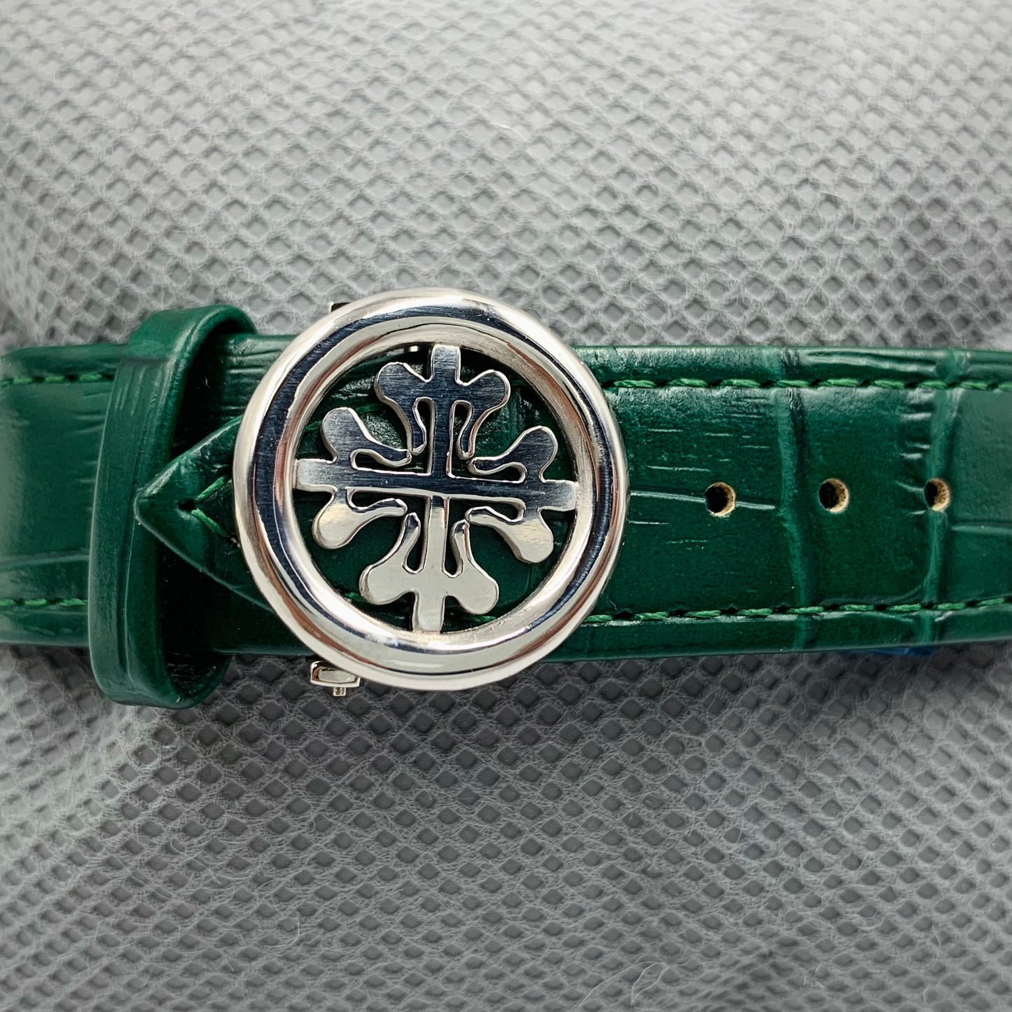 Patek Geneve Green Dail Green Strap Watch