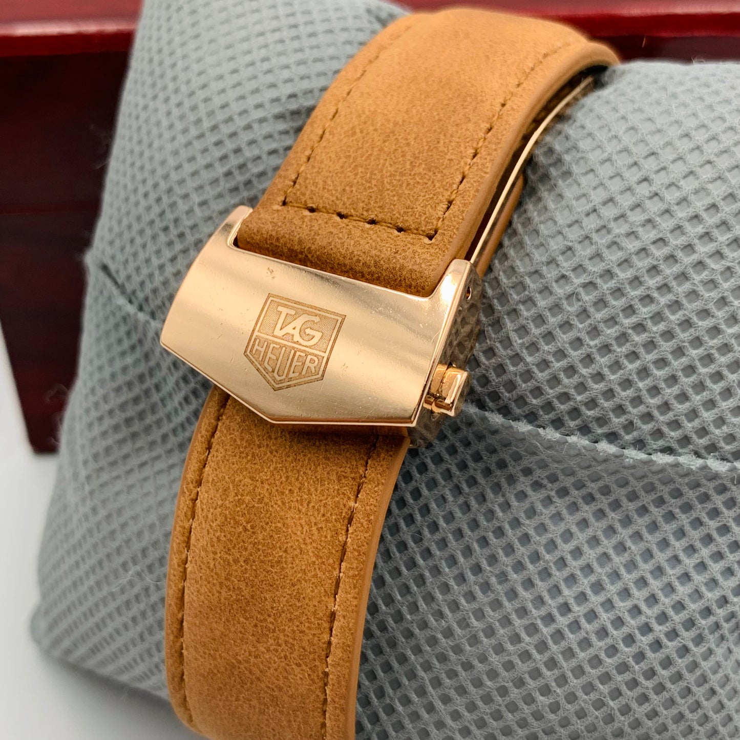 Tag White Dail Golden Case Watch