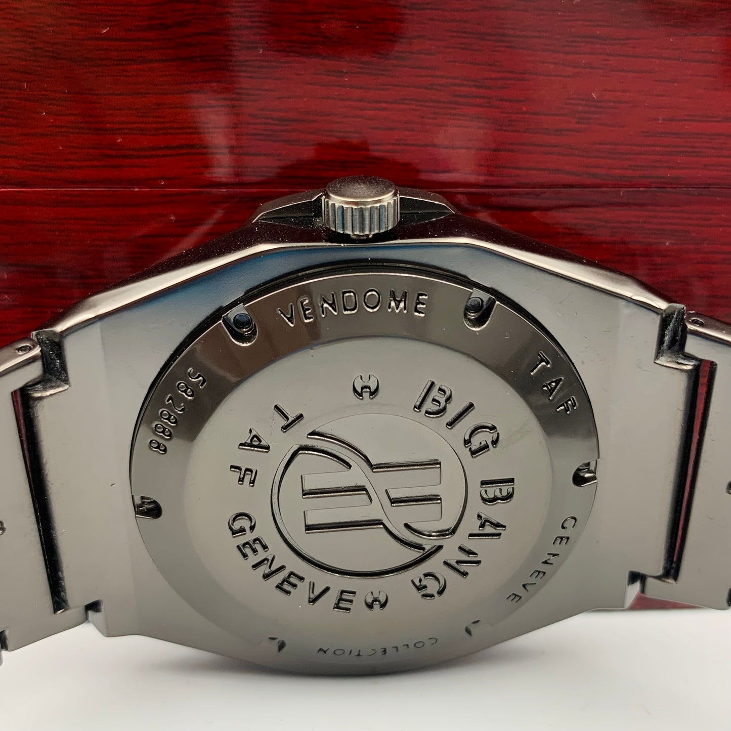 Hub White Black Watch